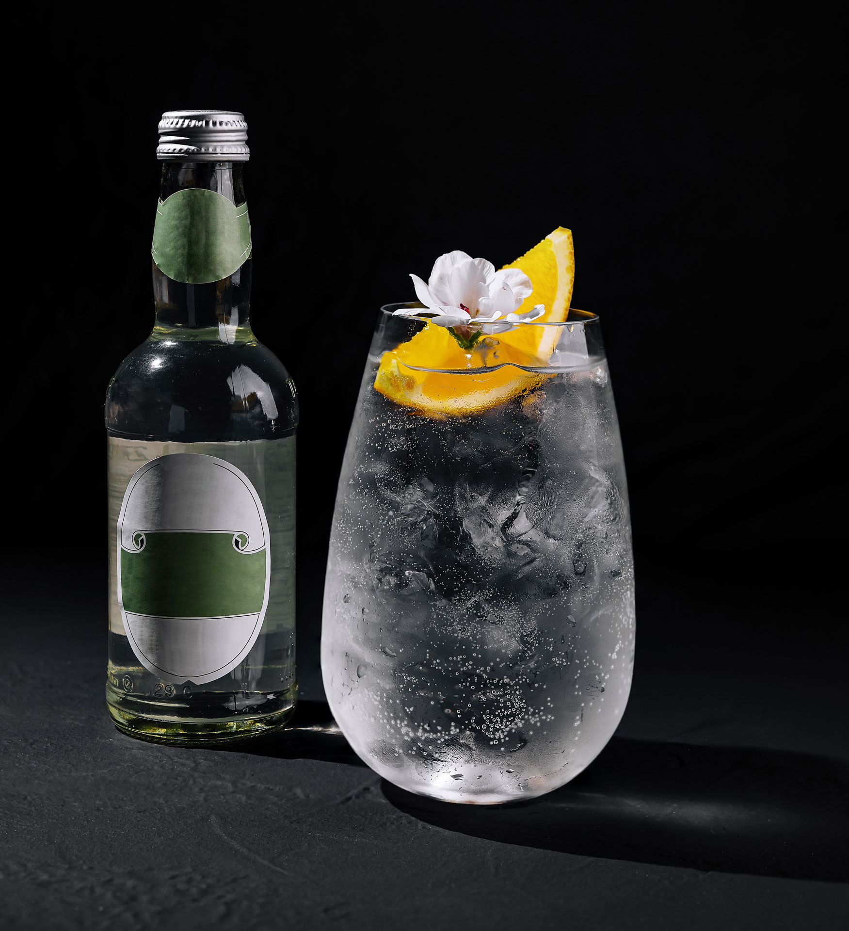 refreshing gin and tonic cocktail with citrus garn